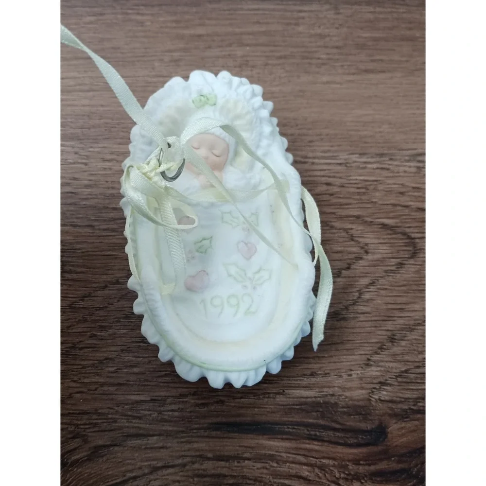 1992 Hallmark Keepsake‎ Ornament BABY'S FIRST CHRISTMAS Swinging Basket